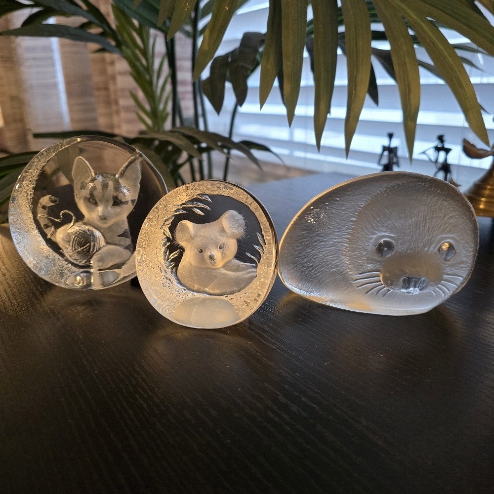 Mats Jonasson Lead Crystal Paperweight Collection